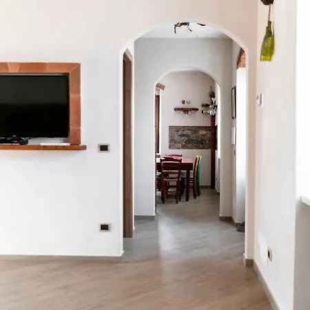 La Casa Di Ugo Sotto Il Borgo Holiday home *