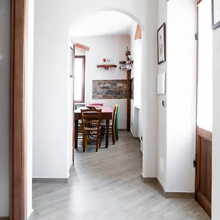La Casa Di Ugo Sotto Il Borgo Holiday home Ameglia