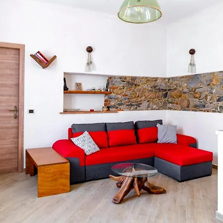 La Casa Di Ugo Sotto Il Borgo Holiday home *