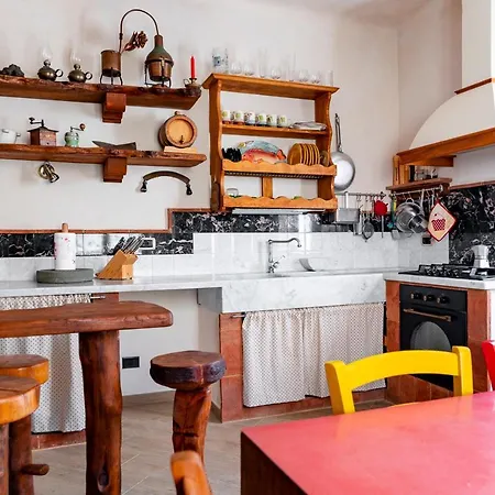 Holiday home La Casa Di Ugo Sotto Il Borgo *